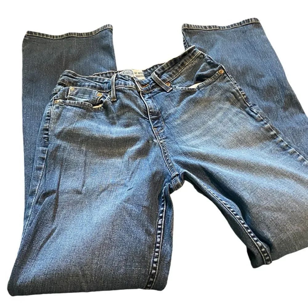 Signature by Levi Strauss & Co at waist boot cut size 8 medium great condition